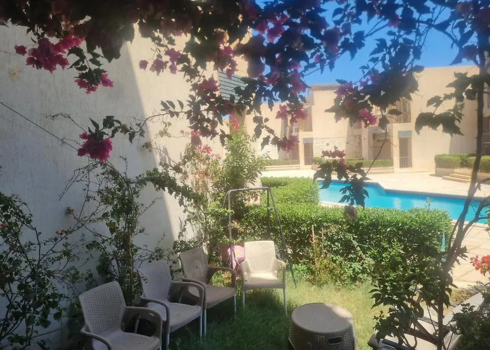 Apartment غرفتين ارضي بجنينه على البسين مباشرة وفيو بحر بقرية كورنادو مارينا السخنة للعائلات فقط او جروب بنات *