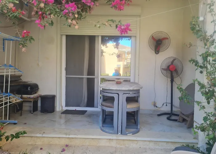 Apartment غرفتين ارضي بجنينه على البسين مباشرة وفيو بحر بقرية كورنادو مارينا السخنة للعائلات فقط او جروب بنات *