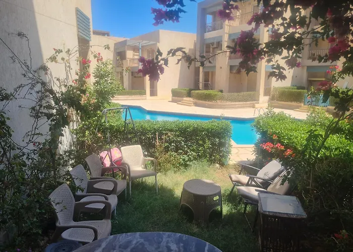 Apartment غرفتين ارضي بجنينه على البسين مباشرة وفيو بحر بقرية كورنادو مارينا السخنة للعائلات فقط او جروب بنات *