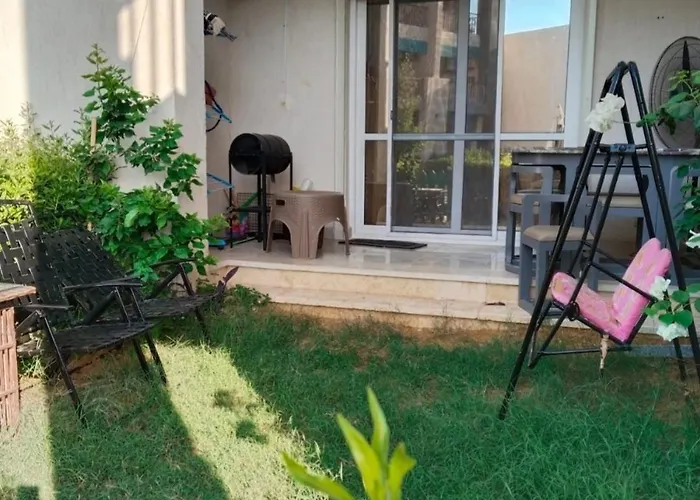 Apartment غرفتين ارضي بجنينه على البسين مباشرة وفيو بحر بقرية كورنادو مارينا السخنة للعائلات فقط او جروب بنات *