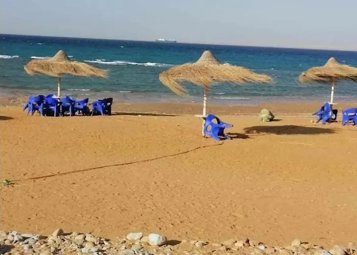 Apartment غرفتين ارضي بجنينه على البسين مباشرة وفيو بحر بقرية كورنادو مارينا السخنة للعائلات فقط او جروب بنات Ain Sukhna